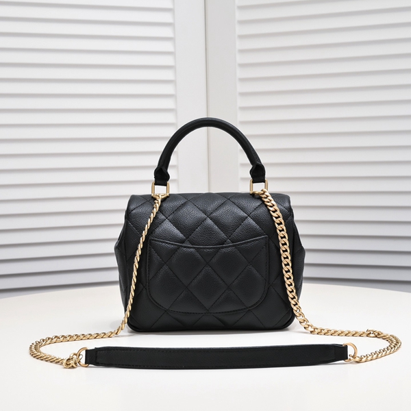 シャネルバッグ側面デザイン